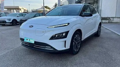 Bianco Usata 2022 Hyundai Kona SUV | 16.900 € (Buon prezzo)