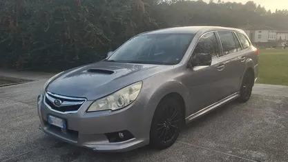Usata Subaru Legacy Trend 150 CV (110 kW) 2011 Argento Station wagon