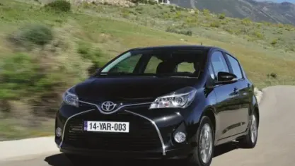 Usata Toyota Yaris Active 101 CV (74 kW) 2016 Bianco Utilitaria