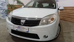 Usata 2010 Dacia Sandero Lauréate Tre volumi | 3500 € (Buon prezzo)