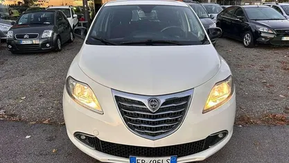 Usata Lancia Ypsilon Platinum 86 CV (63 kW) 2013 Bianco Utilitaria