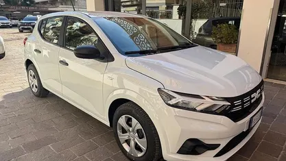 Bianco Nuova 2025 Dacia Sandero Due volumi | 660 €