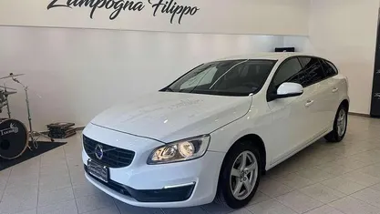 Bianco Usata 2018 Volvo V60 Business Edition Station wagon | 10.999 € (Ottimo prezzo)