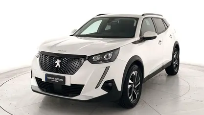 Usata 2021 Peugeot 2008 Allure SUV | 15.900 € (Buon prezzo)