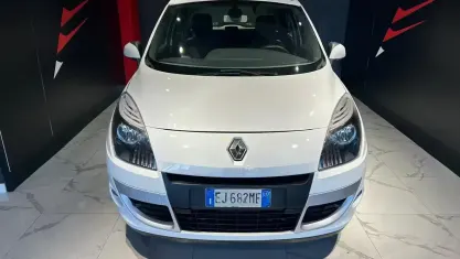 Usata Renault Scénic Luxe 110 CV (80 kW) 2011 Bianco Monovolume