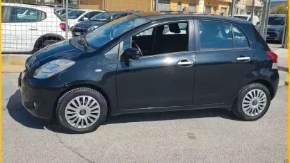 Usata Toyota Yaris Sol 69 CV (50 kW) 2011 Nero Utilitaria