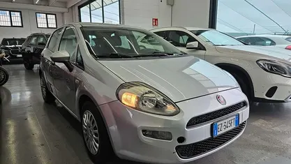 Argento Usata 2015 Fiat Punto Lounge Tre volumi | 3900 € (Buon prezzo)