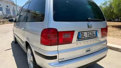 Usata Seat Alhambra 140 CV (102 kW) 2008 Argento Monovolume