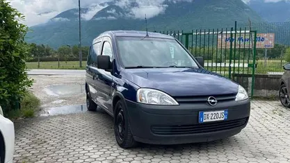 Usata Opel Combo 97 CV (71 kW) 2009 Monovolume