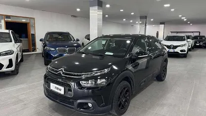 Begagnad Citroën C4 Feel 99 HK (72 kW) 2018 Guld SUV