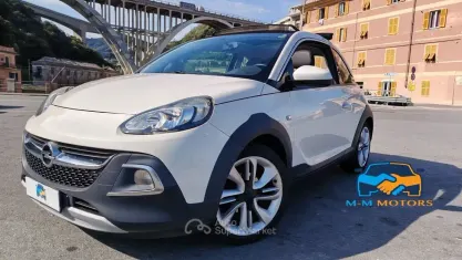 Usata Opel Adam Rocks 69 CV (50 kW) 2015 Bianco Utilitaria