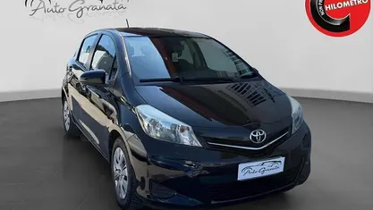Begagnad Toyota Yaris Lounge 69 HK (50 kW) 2011 Svart Halvkombi