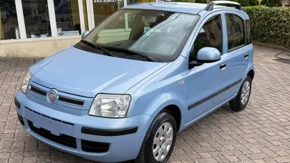 Usata Fiat Panda Emotion 69 CV (50 kW) 2011 Bluazzurro Utilitaria