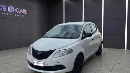 Usata Lancia Ypsilon 69 CV (50 kW) 2018 Bianco Utilitaria