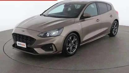 Oro Usata 2020 Ford Focus ST-Line Tre volumi | 14.599 € (Buon prezzo)