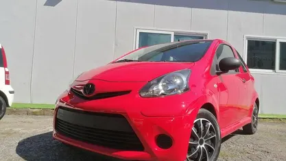 Usata Toyota Aygo 69 CV (50 kW) 2012 Rosso Utilitaria