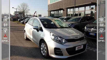 Usata Kia Rio 83 CV (61 kW) 2016 Grigio Utilitaria