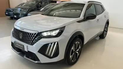 Usata Peugeot 2008 101 CV (74 kW) 2025 Bianco SUV
