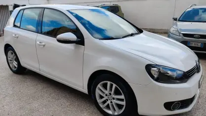 Usata VW Golf VI Trendline 105 CV (77 kW) 2010 Bianco Utilitaria