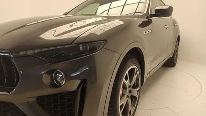Usata Maserati Levante 250 CV (183 kW) 2020 Grigio SUV