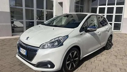 Bianco Usata 2019 Peugeot 208 Signature Sky Due volumi | 10.900 € (Buon prezzo)