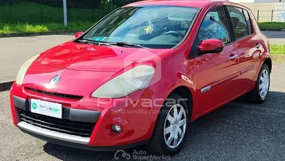 Usata Renault Clio II Dynamique 75 CV (55 kW) 2010 Rosso Berlina