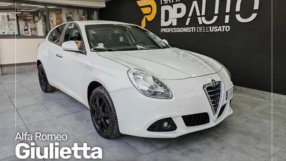 Usata Alfa Romeo Giulietta Distinctive 140 CV (102 kW) 2011 Bianco Utilitaria