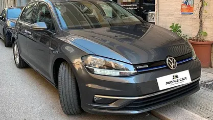 Begagnad VW Golf VIII Trendline 131 HK (96 kW) 2020 Grå Sedan