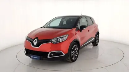 Usata Renault Captur Zen 90 CV (66 kW) 2016 Rosso metallizzato SUV
