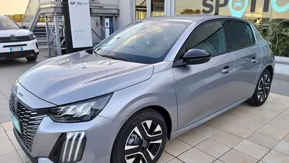 Grigio Nuova 2025 Peugeot 208 Allure Due volumi | 17.900 € (Buon prezzo)