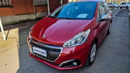 Gebraucht Peugeot 208 Allure 82 PS (60 kW) 2016 Rot Kleinwagen