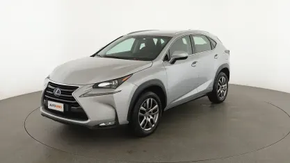 Begagnad Lexus NX300h E-FOUR Executive Line 197 HK (144 kW) 2017 Silver SUV