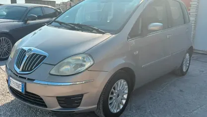 Usata Lancia Musa 90 CV (66 kW) 2008 Beige Monovolume