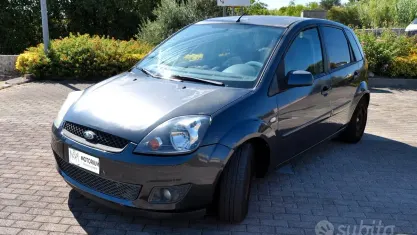 Usata Ford Fiesta 68 CV (50 kW) 2007 Nero Utilitaria