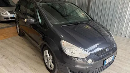 Usata Ford S-MAX Titanium 140 CV (102 kW) 2006 Monovolume