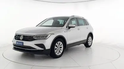 Usata VW Tiguan Life 131 CV (96 kW) 2023 Reflex silver metallizzato SUV