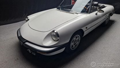 Usata Alfa Romeo Spider 125 CV (91 kW) 1987 Bianco Cabrio