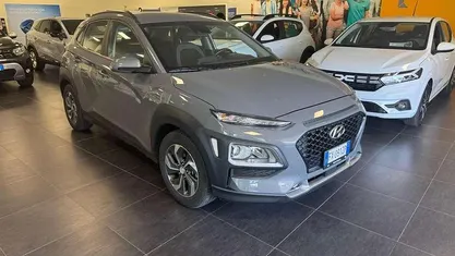 Grigio chiaro Usata 2019 Hyundai Kona XPrime SUV | 15.300 € (Ottimo prezzo)
