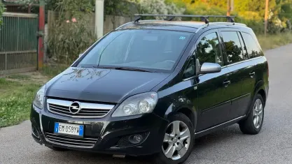 Usata Opel Zafira 125 CV (91 kW) 2012 Nero Monovolume