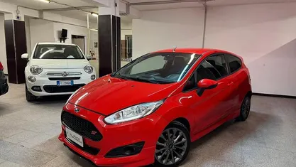 Rosso Usata 2017 Ford Fiesta ST-Line Tre volumi | 6500 € (Ottimo prezzo)