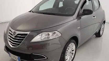 Usata Lancia Ypsilon Platinum 69 CV (50 kW) 2015 Grigio Utilitaria