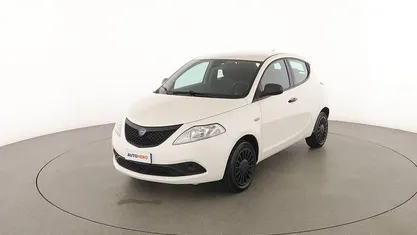 Usata Lancia Ypsilon 70 CV (51 kW) 2019 Bianco Utilitaria