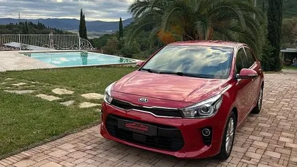 Rosso Usata 2017 Kia Rio Tre volumi | 9500 € (Buon prezzo)