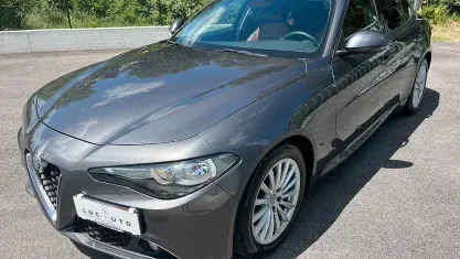 Używany Alfa Romeo Giulia Super 136 KM (100 kW) 2016 Szary Sedan/Limuzyna