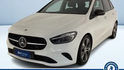 Bianco metallizzato Usata 2023 Mercedes B180 Advanced Monovolume | 31.500 € (Molto cara)
