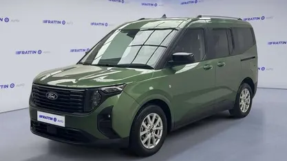 Verde Usata 2024 Ford Tourneo Courier Titanium Monovolume | 20.990 € (Buon prezzo)