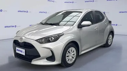 Usata Toyota Yaris Hybrid Active 172 CV (126 kW) 2025 Grigio scuro Utilitaria