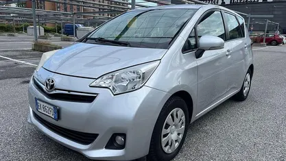 Usata Toyota Verso-S 99 CV (72 kW) 2011 Monovolume