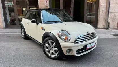 Usata Mini Cooper D Pepper 109 CV (80 kW) 2008 Bianco Utilitaria
