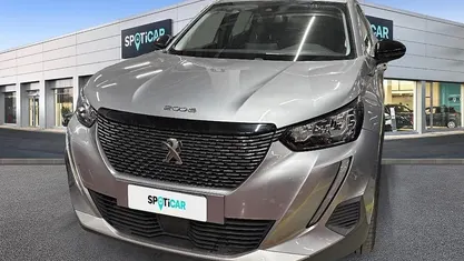 Grigio Usata 2022 Peugeot 2008 Allure SUV | 17.800 € (Buon prezzo)